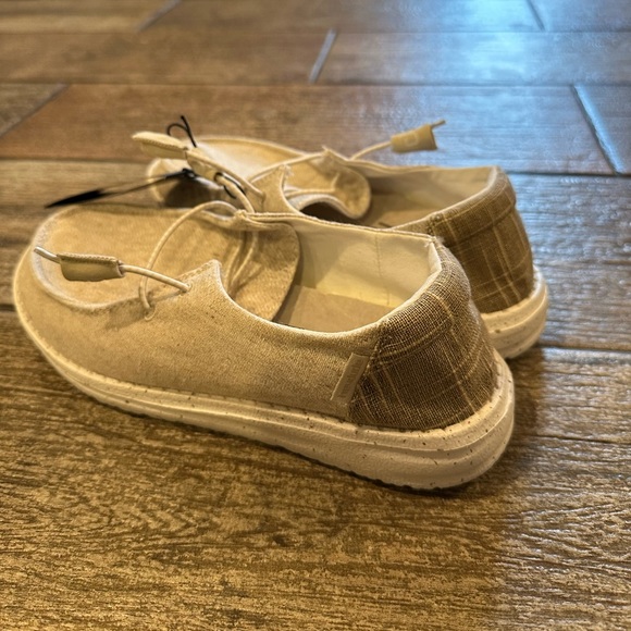 Hey dude Wendy shoes size 6 - Picture 2 of 2